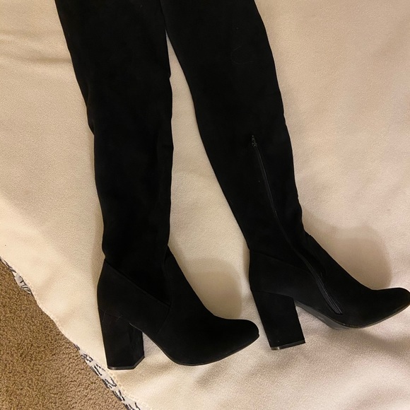 Absolutely adorable over the knee boots! - Picture 3 of 3